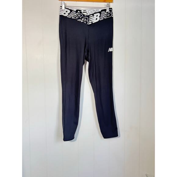 New Balance | Relentless Crossover High Rise Tight | Black Leggings | Medium - Picture 10 of 11